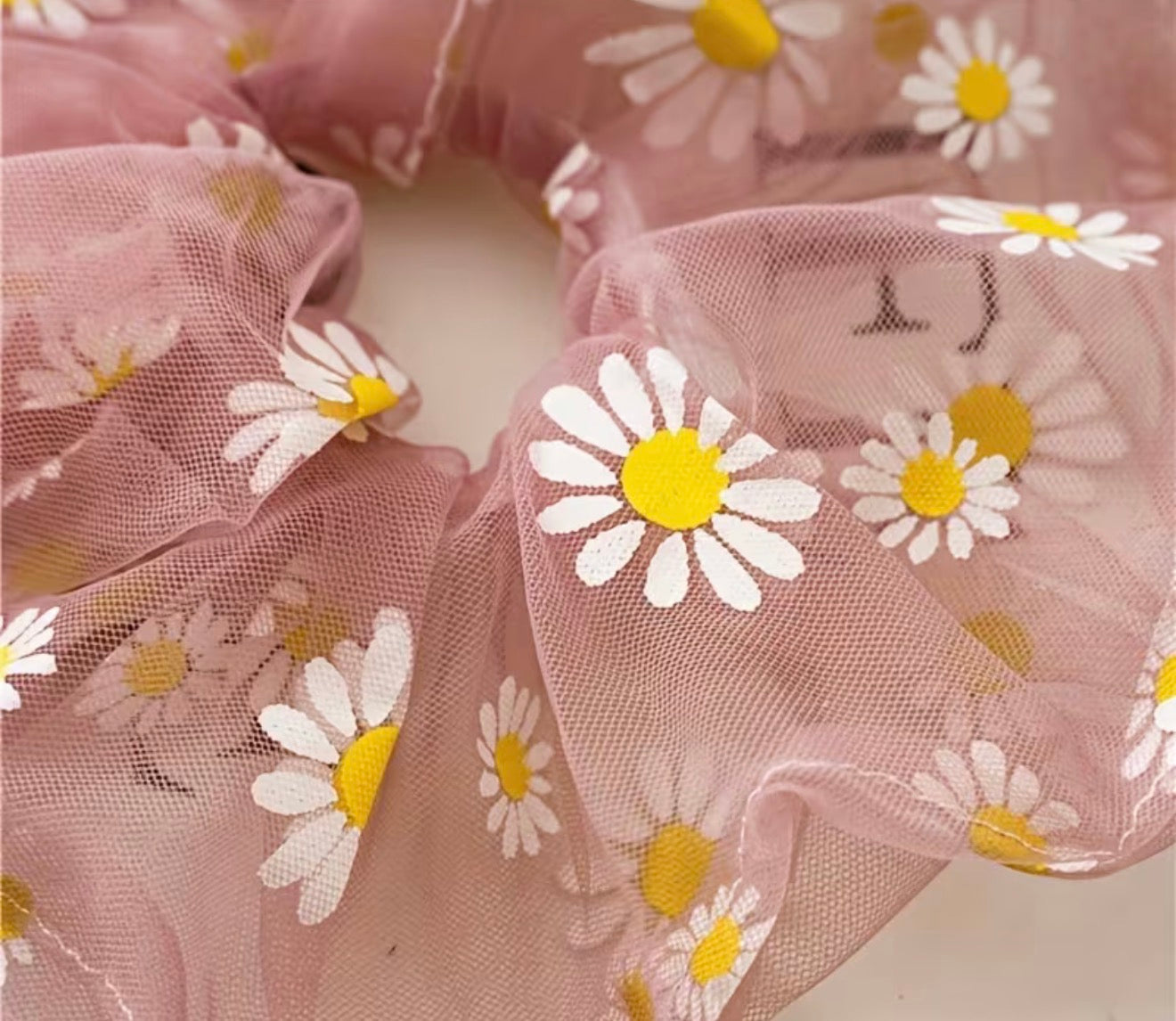 Daisy Mesh Scrunchie (6 Pieces)